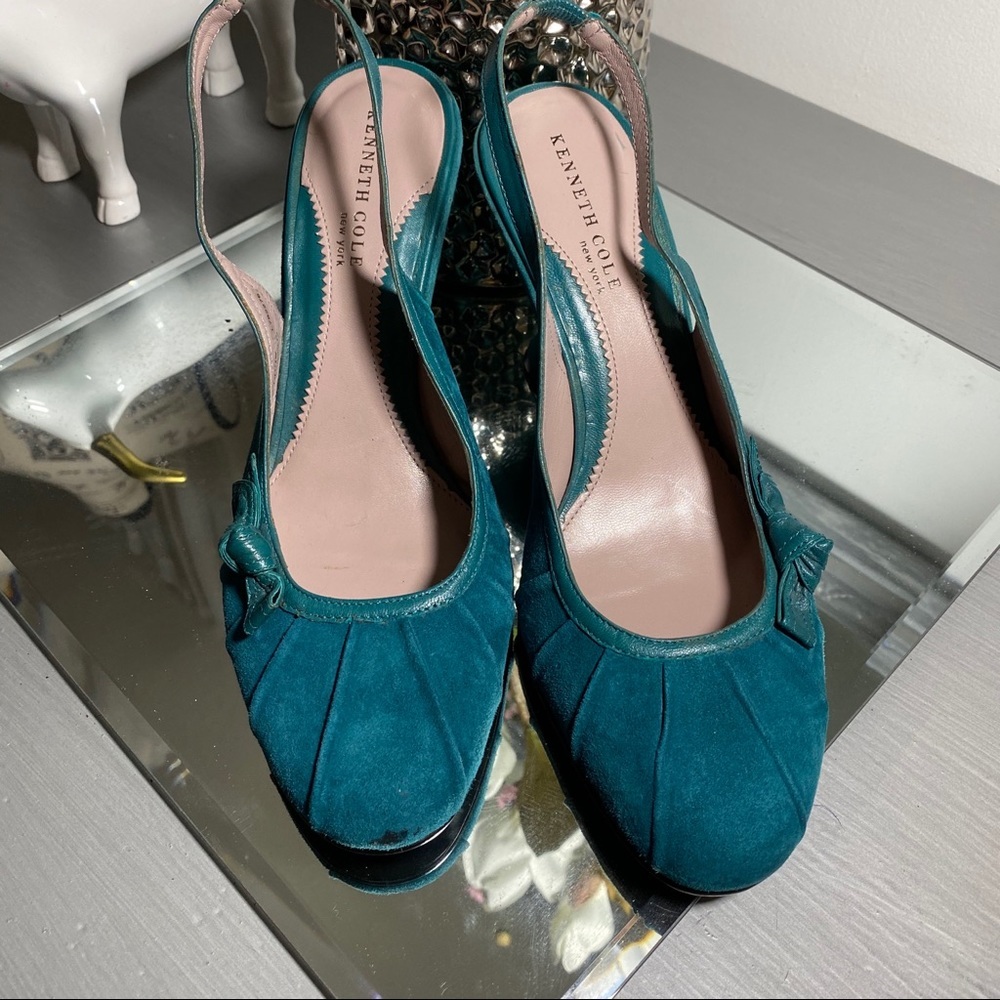 Kenneth Cole Bow & Arrow NY  Suede  Wedge Shoes.
